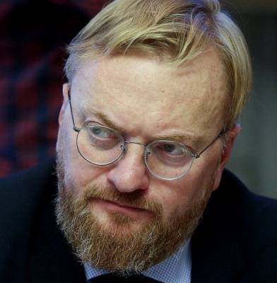 Виталий Милонов уличил Анастасию Мельникову в занижении депутатской зарплаты в три раза