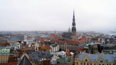 В Латвии могут посадить за беседу с московским дворником