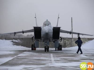 В ходе учений МиГи посадили самолет-нарушитель на аэродром в Пермском крае