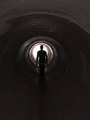 Установлено, откуда появляется «свет в конце тоннеля» перед смертью