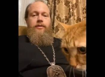 Митрополит Савва ведет проповеди вместе с котом Рыжиком (ВИДЕО)