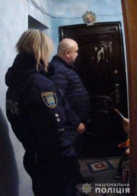 Во Львове полицейские помогли детям, оставшимся без присмотра родителей