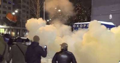 Под телеканалом "НАШ" снова акция, сотрудники отказываются выходить к протестующим (видео)