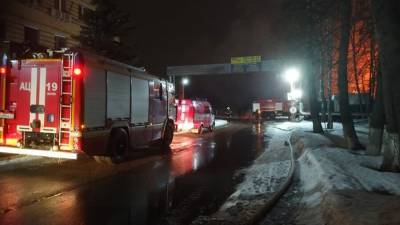 Крупный пожар произошел на заводском складе в Одинцово