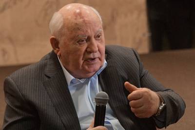Горбачев призвал к борьбе с коронавирусом «без политических игр»