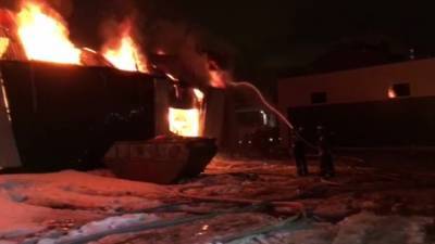 На складе Внуковского завода огнеупорных изделий произошел пожар