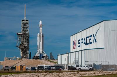 SpaceX отменила запуск ракеты-носителя за 1,5 минуты до старта