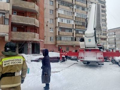В Челябинской области более 100 жителей многоэтажки эвакуировали во время пожара