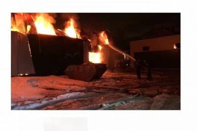 Устрашающий пожар произошел на складе в Одинцово