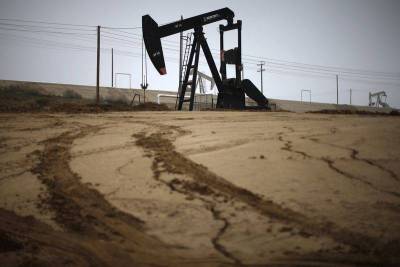 Цены на нефть растут после снижения в пятницу