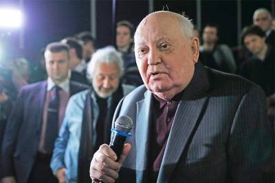 Горбачев призывает бороться с пандемией без политических игрищ