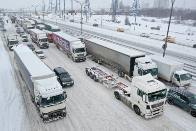 Собянин: Ограничения транзита грузовиков по МКАД себя полностью оправдали