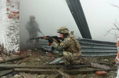 На Донбассе против Украины воюют около 50 снайперов из России