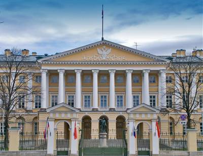 200 миллионов рублей уйдет на реставрацию Смольного института в Петербурге