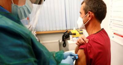 Латвийцы оценили работу Бюро вакцинации на тройку