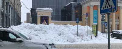 Дорожные службы в Новосибирске завалили снегом пешеходный переход