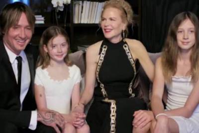 Николь Кидман и Кит Урбан приняли участие в церемонии "Золотой глобус" вместе с дочерьми