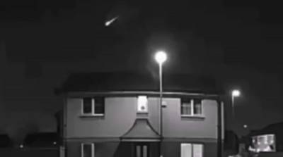 Яркий метеор взорвался в небе над Великобританией (Видео)