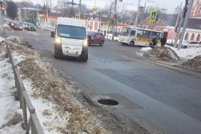 Водителей предупредили об открытом люке на улице Новой в Рязани