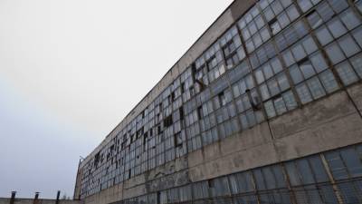Ребенок выпал из окна недостроенного здания в Выборге