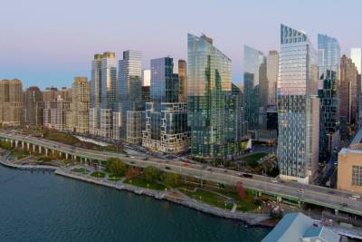 На берегу реки: новый многофункциональный комплекс в одном из популярных районов Нью-Йорка