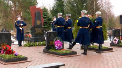 Новости на "России 24". В Пскове почтили память десантников 6-й роты, которые погибли в Чечне
