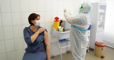 В рамках "каскадной вакцинации" в Украине прививки получили уже свыше трех тыс. человек