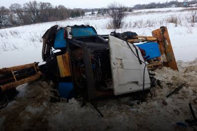 В Рязанской области в столкновении трактора и грузовика пострадал человек