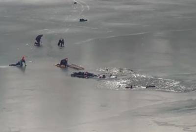 Патрульные из Днепра рассказали, как спасли четверых людей, которые провалились под лед