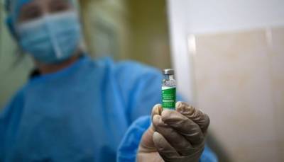 «Не бойтесь. Покажите пример!» Соратник Супрун призвал руководство Минздрава публично уколоться индийской вакциной