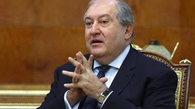 Президент Армении получил повторное предложение Пашиняна уволить главу генштаба