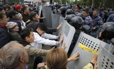 В Казахстане на митингах задержали десятки людей