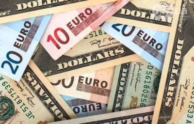 Начало нового месяца: чего ждать по курсам доллара и евро в понедельник