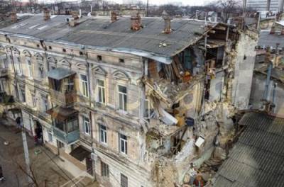 Вовремя отселили: в Одессе обрушился жилой дом
