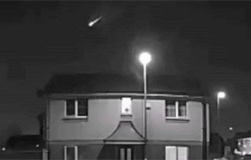 Видеофакт: В небе над Великобританией взорвался яркий метеор