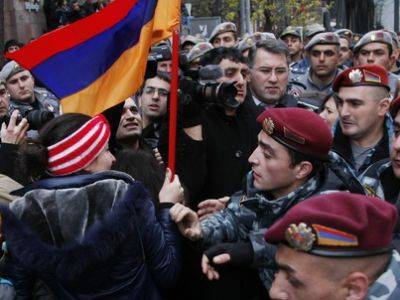 Протестующие в Армении ворвались в здание правительства республики