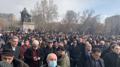Совбез Армении выступил за отставку руководителя Генштаба