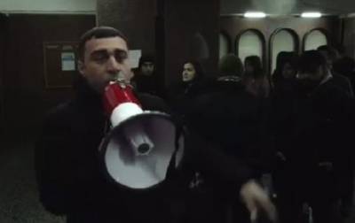 В Ереване протестующие вошли в дом правительства