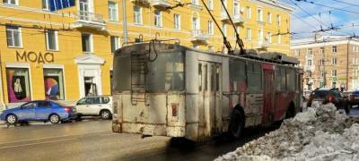 Полиция разберется, кто виноват, что маленького ребенка в Петрозаводске зажало в дверях троллейбуса