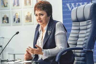 Елена Бибикова уточнила вопрос о включении службы в пенсионный стаж