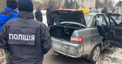 Зарезал ножом и спрятал труп в заснеженном лесу: в Черниговской области таксист жестоко расправился с пассажиром