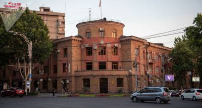 Оппозиционеры в Ереване ворвались в здание центральной префектуры