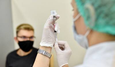 Путин заявил об эффективности российских вакцин от мутаций коронавируса