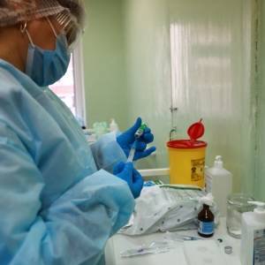 В Запорожье 97 медработников сделали прививки от коронавируса