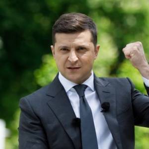 Президент Зеленский утвердил санкции против Захарченко и еще девяти военных