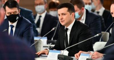 Зеленский утвердил санкции против экс-главы МВД Захарченко и еще девяти военных