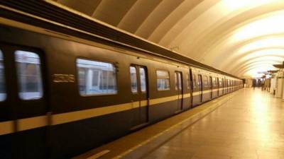 Житель Подмосковья справил нужду на рельсы метро за 500 тыс. рублей