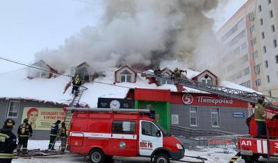В Стерлитамаке из горящего здания ночного клуба эвакуировались восемь человек