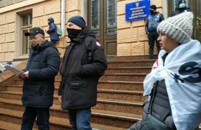 В "красных" Черновцах и Прикарпатье митингуют против карантина