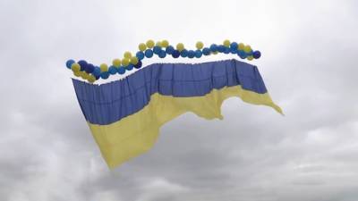 60 минут. Украина начала войну флагов с полета в Крым